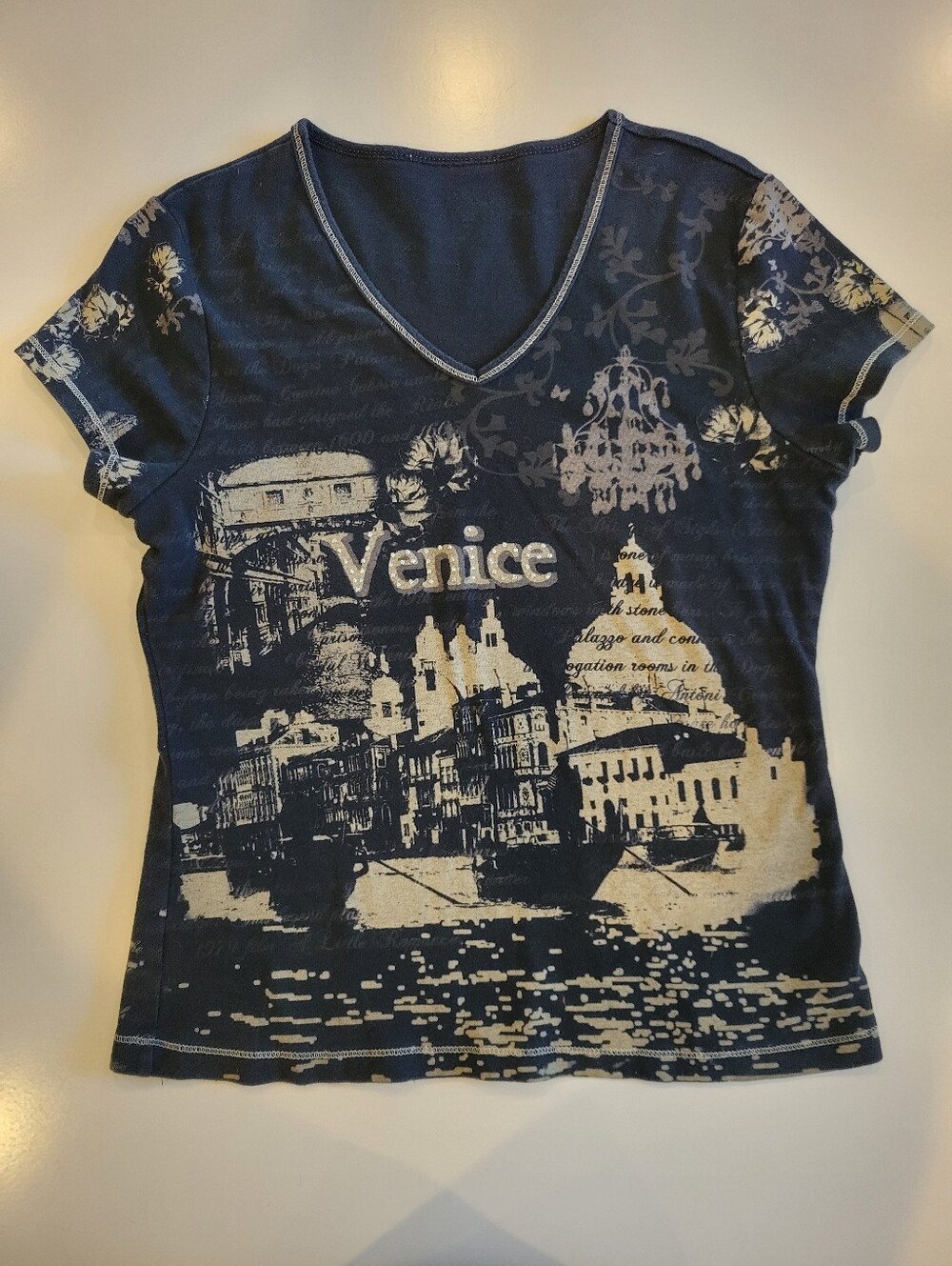 Venice Graphic V-Neck Short Sleeve Tee - Black and Cream Small - Picture 3 of 8